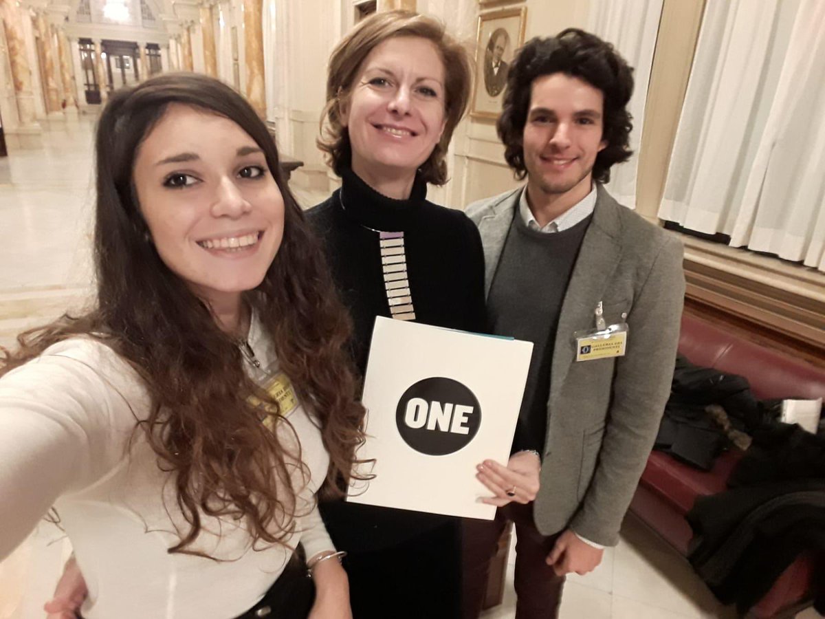 rebeccarbone's tweet photo. Grazie mille all’On. Fregolent per averci incontrato per parlare della nostra campagna #ONEVoteItalia! Un incontro produttivo per ricordare che la lotta alla povertà estrema non si ferma neanche sotto le feste!💪🏻
#ONEYouth18 #YAs2018 https://t.co/wJHCl96GHL