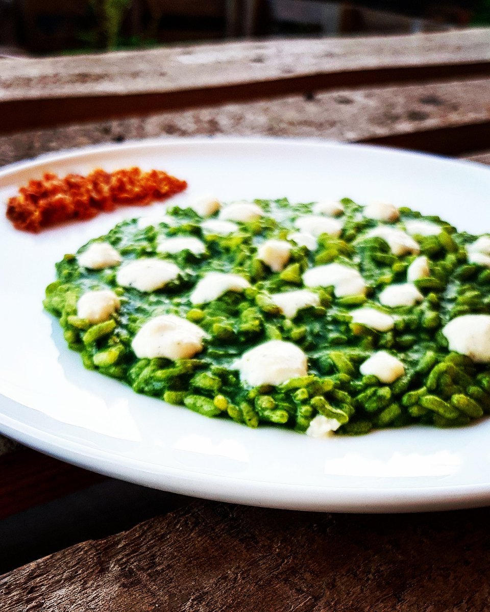 Stufa94069813's tweet photo. #food #FelizSabado #foodfood #chefs #italyfood #Italy #risotto #Sicily #greenfood #foodiesofinstagram https://t.co/FfDe2J4GFa