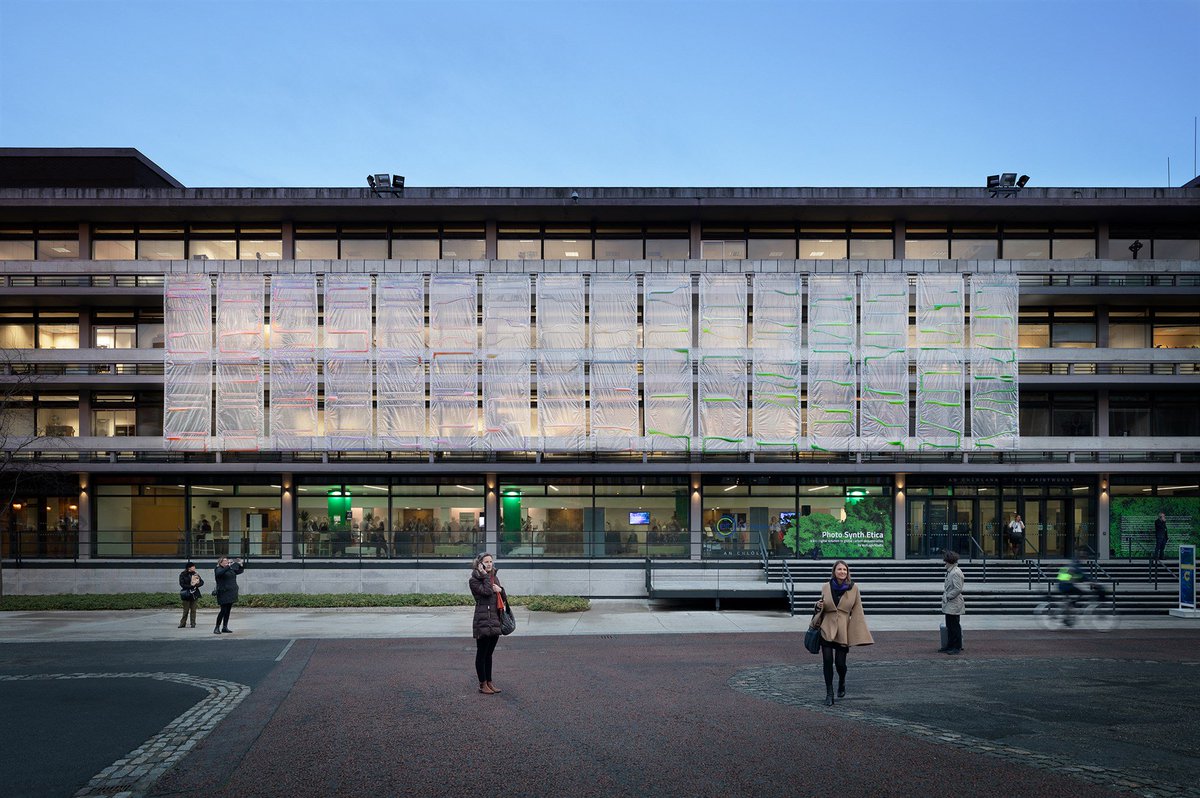 #Living_Walls
Two European #architects have developed plant-filled #plastic_curtains containing a #network of tubes filled with microscopic algae to help purify #dirty_air. 
#greenhouse #air_pollution 
nbcnews.to/2GhXNhI