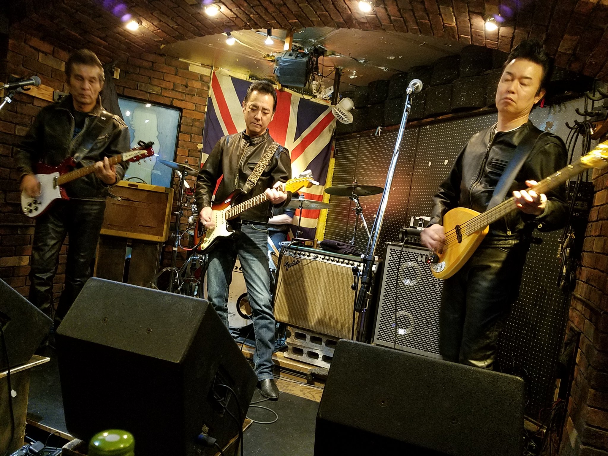 平松研吾 ジョン コミケの後は越谷でcarol キャロル のコピーバンドのライブ コピーバンド キャロル 矢沢永吉 Carol T Co T7jo1tympl Twitter