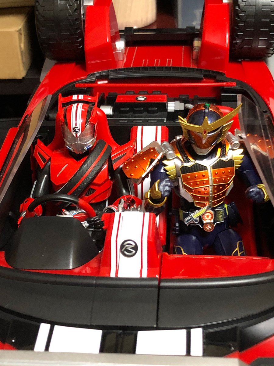 ヒデ V Twitter やはりトライドロンといえば神様と相乗りだけど 流石にきついか Shf 仮面ライダードライブ 仮面ライダー鎧武