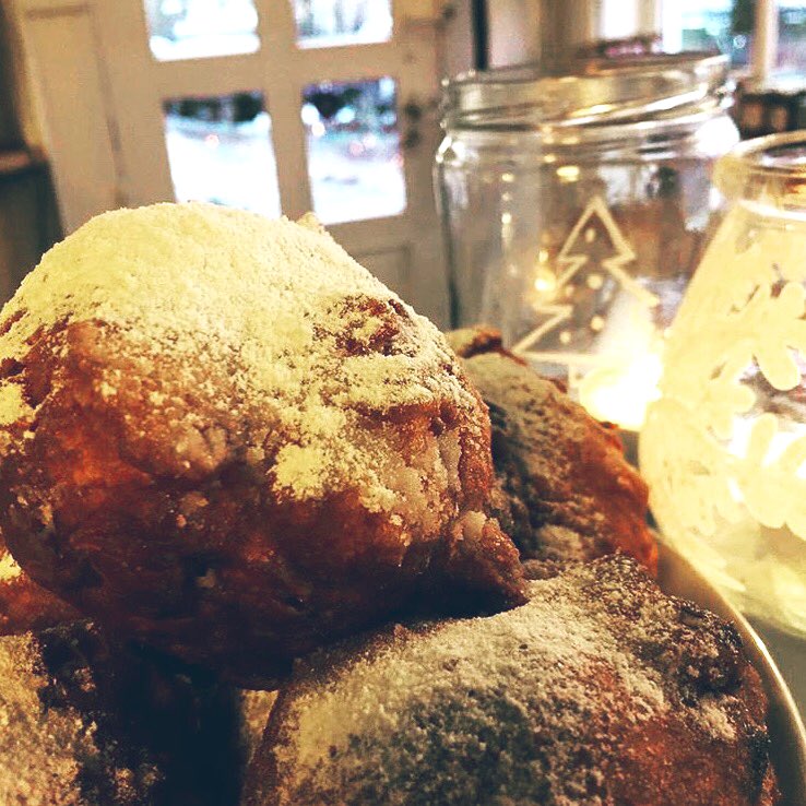 Bestel nu alvast je oliebollen voor maandag! We hebben met en zonder rozijnen. Bel 030-7371053 of mail je bestelling naar info@keukenvankeek.nl
#oliebollen #vegan #biologisch #homemade #oudennieuw