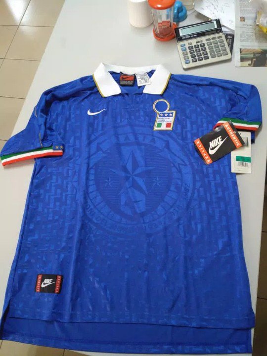 bigandoriginal's tweet photo. Italia National Team Home Jersey ORI 1995-96 BNWT
Size XL (GB 45/47)
Brand : Nike
Brand New With Tag 
P 60cm; L 76cm
https://t.co/UPktU8QC9c
Rp1,25jt
Contact : DM/WA 0818710060 (WA Only)
Terima Kasih 👍🏼
@Jerseyforum
#Jersey4Sale #jerseyoriginal #Italia #OriginalJersey https://t.co/Cc57SWENVs