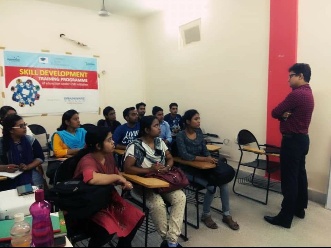 BrainwareTweet's tweet photo. "For the #EJUNCTION #RETAILSALESASSOCIATE trainees, Ms. Payel Sarkar-  Training &amp; Placements Group Leader and Mr. Debkumar Ghosh- Training &amp; Placements Head of Brainware, visited the Barrackpore Centre of #BrainwareSkills. https://t.co/JF8H9Wqbsm