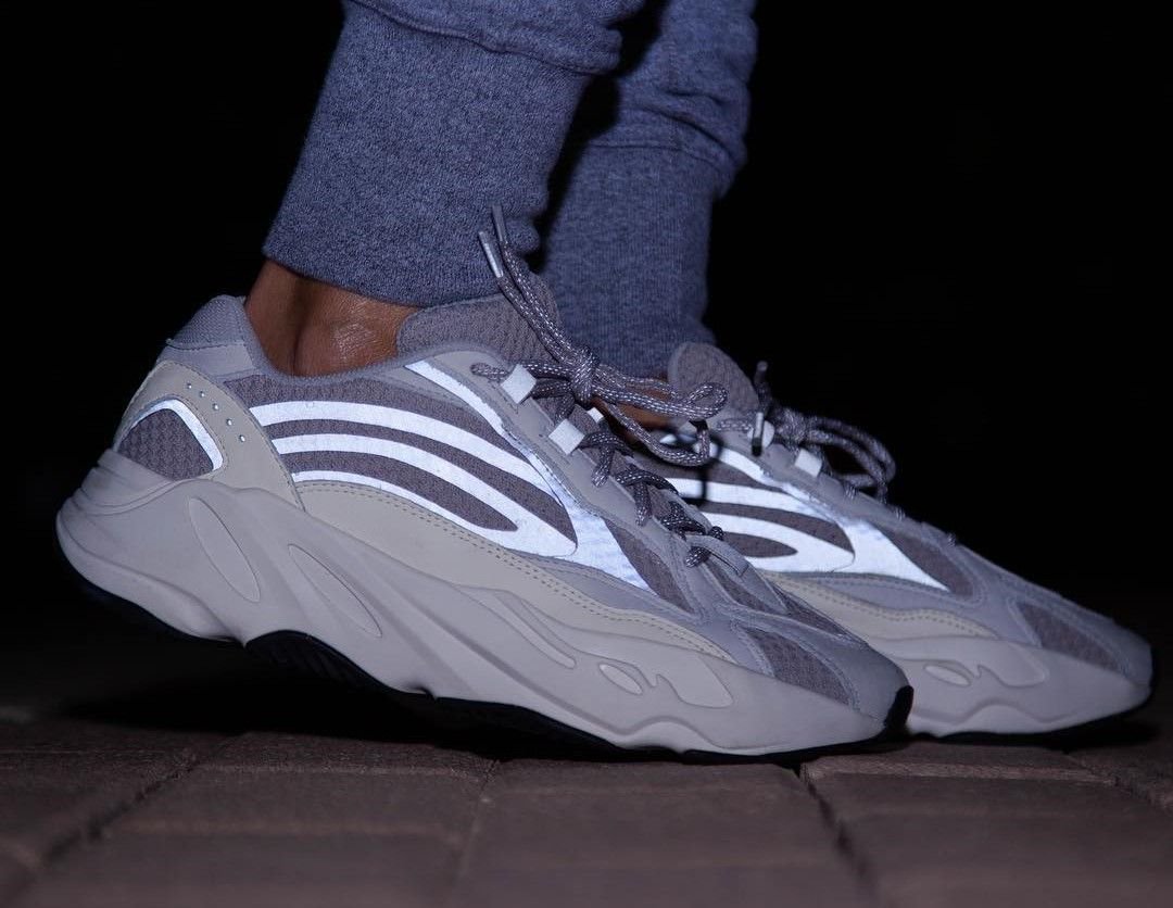 Кроссовки yeezy boost 700