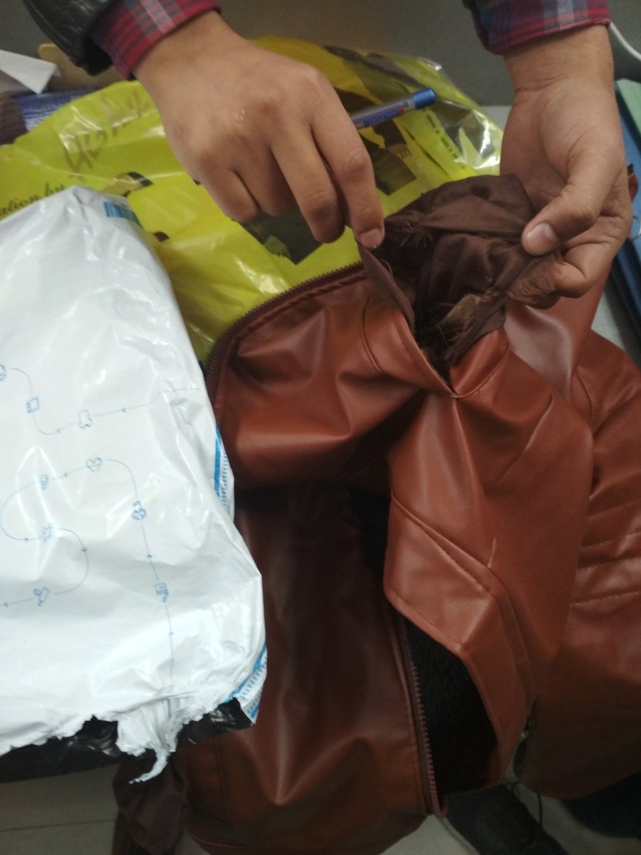 neerajratheevr's tweet photo. @Flipkart ...Thanks @Flipkart for the new year gift .....#badquality, #damageproduct https://t.co/azS6JBz9sc