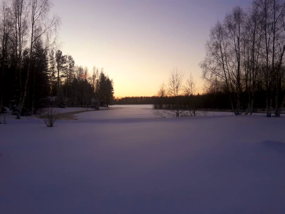Heading #offthegrid to this cute little space by the lake in #Rovaniemi! <a href="/VisitRovaniemi/">Visit Rovaniemi</a> #lapland #finland #sisuinsuomi #sauna #cabinlife #upnorth