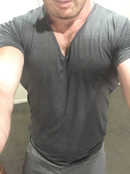 Good morning Europe, I&rsquo;m live now https://t.co/HMZybxTfVQ<a href="/tag/showershow"class="tags"><span>#showershow</span></a>