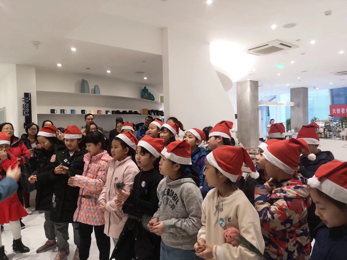 Future is here! At Hash House, we educate our next generation about emerging technology, to better equip them into a future world where Blockchain rules. 
#santa #Christmas #newyear #education #blockchain #future #Crypto2018 #crypto