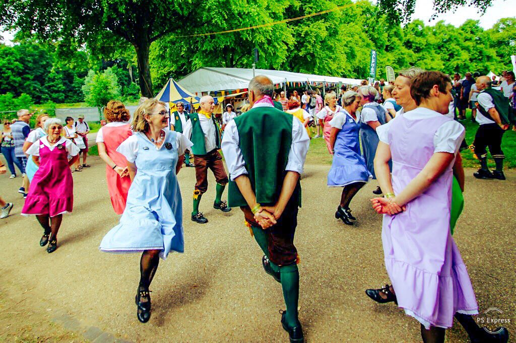 shrewsmorris's tweet photo. Good Morning lovely tweeters......in June this year we turned lots of heads (and I dare say a few stomachs too) when we danced at the always fantastic @shrewsfoodfest in the Quarry. #foodninjas #shrewsmorrisreviewof2018 Have a super weekend everyone 😉😉😉 https://t.co/xz8vZ5qlRt