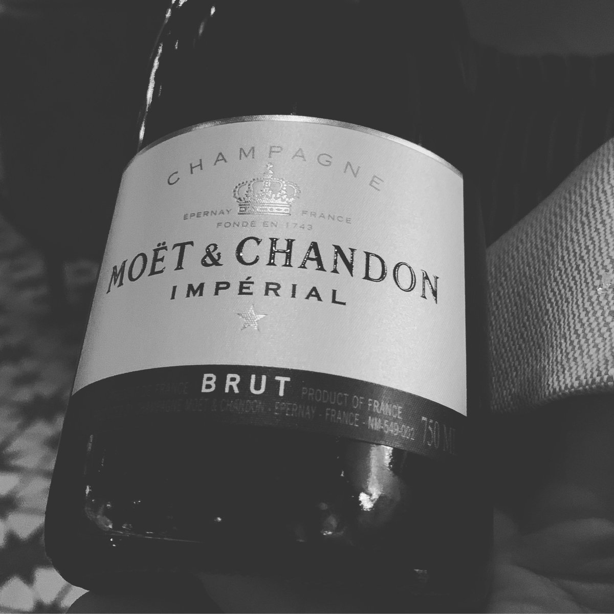 Drinking #champagne Nicely tonight.. #BubblesandBites  @eatblueribbon  #eatblueribbon #blueribbonbrasserie  @Cosmopolitan_LV  #cosmopolitanlv with  @moet  #moetchandon #lasvegas #visitlasvegas #travelchannel #cuisineistconfidential #cuisineist #happynewyear2019 #thedailymeal