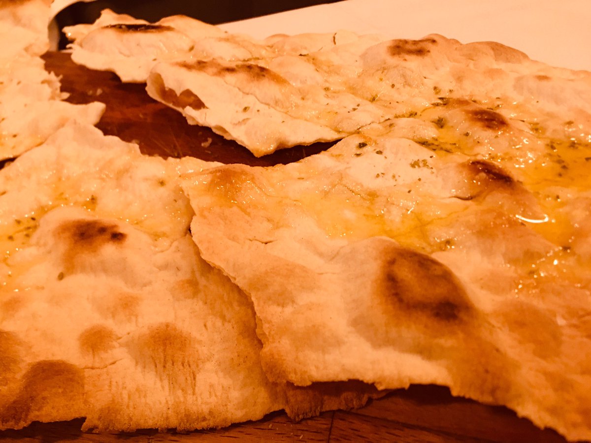 EVernacci's tweet photo. El paso por @DonLisanderMAD siempre es satisfactorio. Sumen pizzas y la ecuación está completa. https://t.co/V8o8NY5Eto