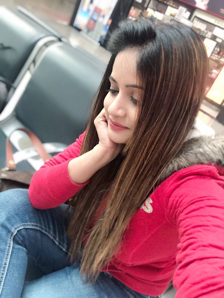 1MissPooja's tweet image. #London here I come !!!!

#31stDec #NewYear2019