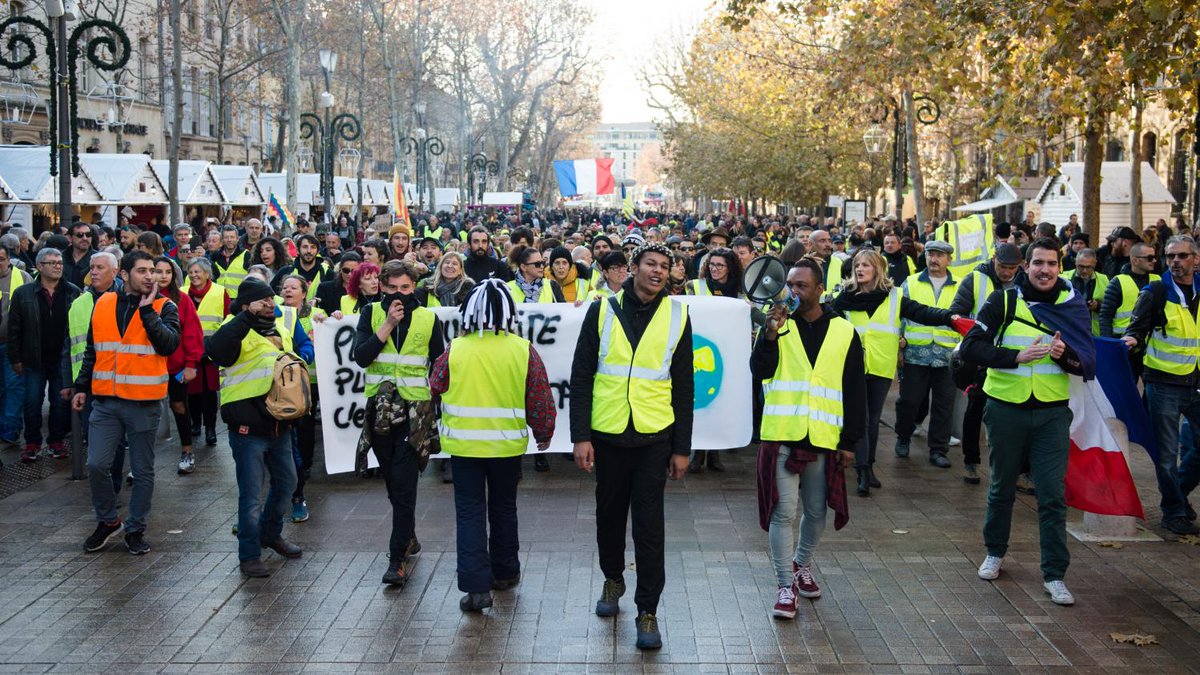 Gilets Jaunes Le Point Sur La Manifestation à La Mi Journée