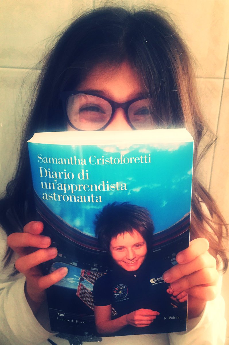 Ciao <a href="/AstroSamantha/">Samantha Cristoforetti</a> , mia figlia vorrebbe una tua dedica sul libro. Quando passi da Milano?