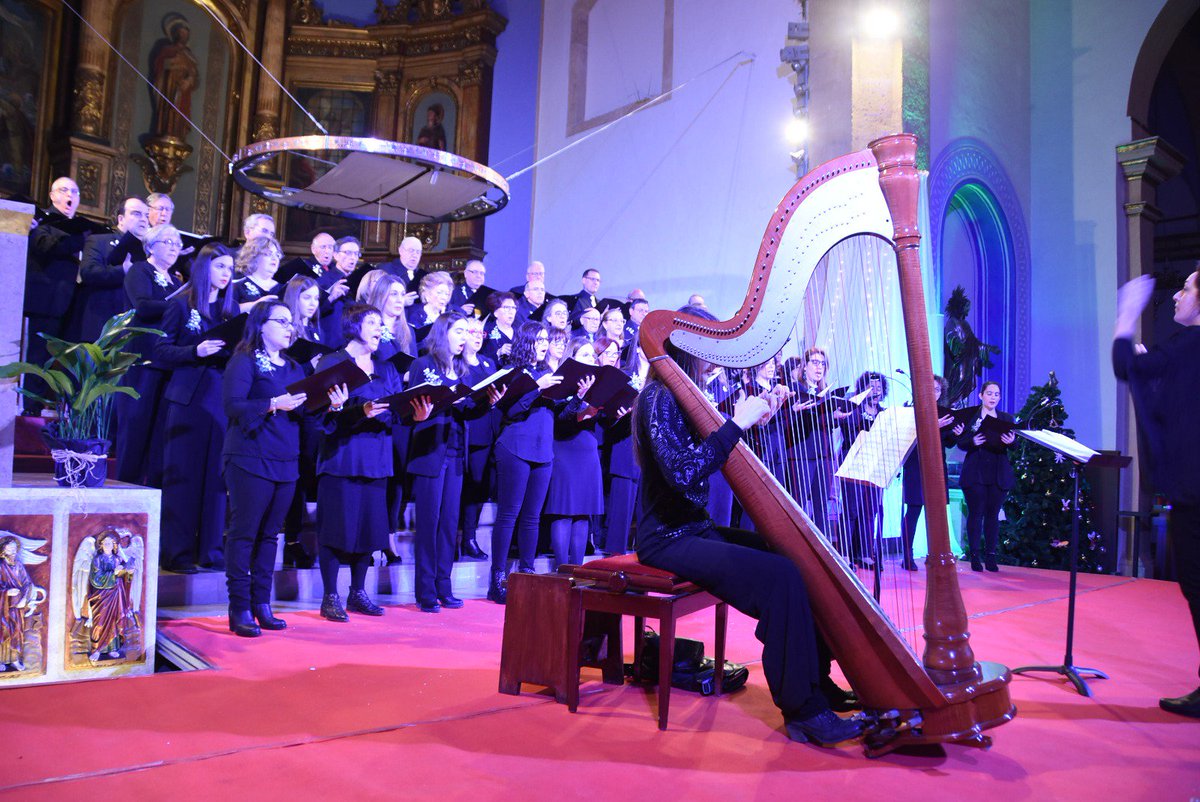 AjTorredembarra's tweet photo. 📷| 🎶 Concert de #Nadal de la @CSantaRosalia a l'església Parroquial de Sant Pere Apòstol de #Torredembarra https://t.co/C5V4LRI1Re