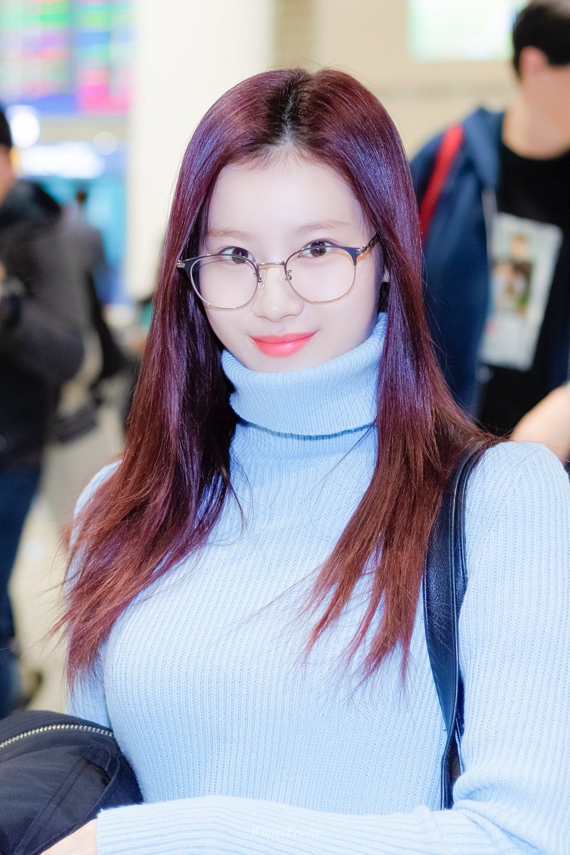WinterFrame's tweet image. 181202 #사나 #HappySanaDay #NOSANA_NOLIFE

오늘따라 더 보고싶다 그러니까 생일 축하해~😍😍🎉🎉🎉

#TWICE #트와이스 #SANA #サナ #とにかく可愛い湊崎
