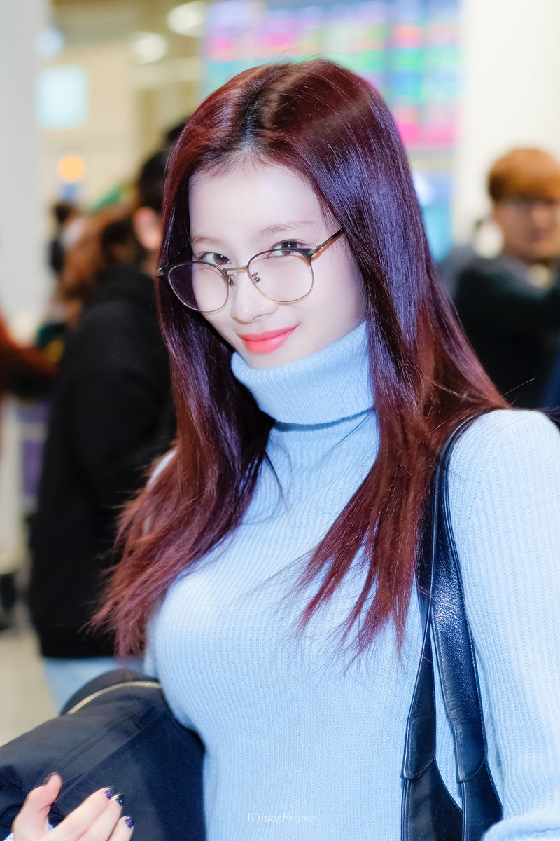 WinterFrame's tweet image. 181202 #사나 #HappySanaDay #NOSANA_NOLIFE

오늘따라 더 보고싶다 그러니까 생일 축하해~😍😍🎉🎉🎉

#TWICE #트와이스 #SANA #サナ #とにかく可愛い湊崎