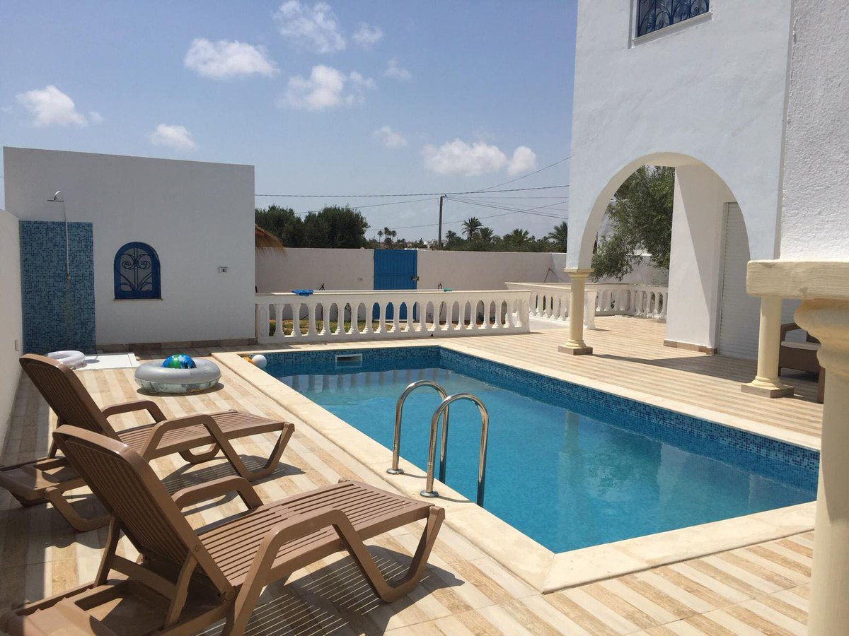 PrestigeimmoD's tweet photo. #villa_vente :Une très belle villa à étage situé dans un très bon emplacement sur la route de phare à 2km des plus belles plage et 3km du centre ville midoun 
➡️➡️Cliquez sur l'annonce pour plus de détails 👇
https://t.co/QCASW8CqVJ
Pour plus d'infos ➡️➡️ ☎️+21623119592 https://t.co/GWMHdwz3aN