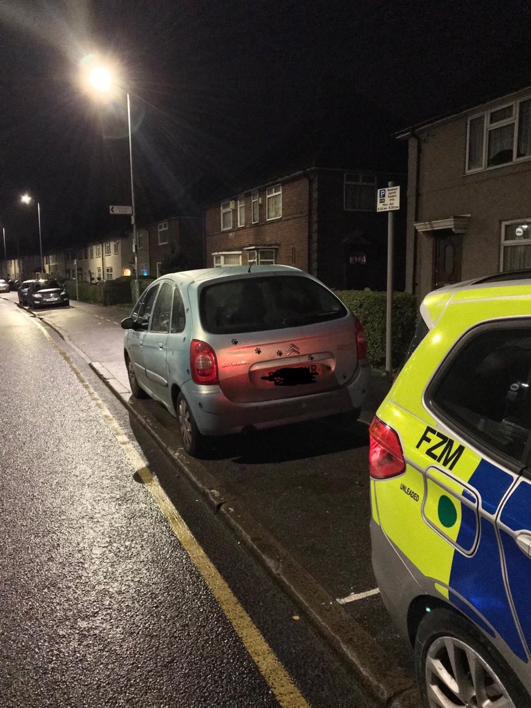 MPSBarkDag's tweet photo. This vehicle was stopped by officers from #KGTeamB who spotted it driving in #Dagenham at night without it’s headlights on. It transpired that the driver had been disqualified from driving by the courts only 2 days prior! The driver was arrested and sent back to court! https://t.co/SGGEqrZcPj