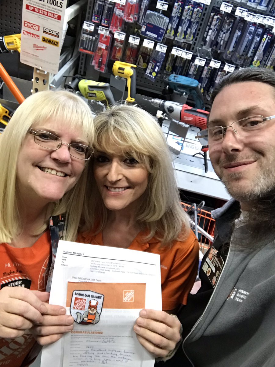 MET associate recognized for taking care of customers in the aisles! Great partnership!! 👏😀 <a href="/corelli189/">Lori Corelli</a>  <a href="/JohnSylvia34/">John Sylvia</a>