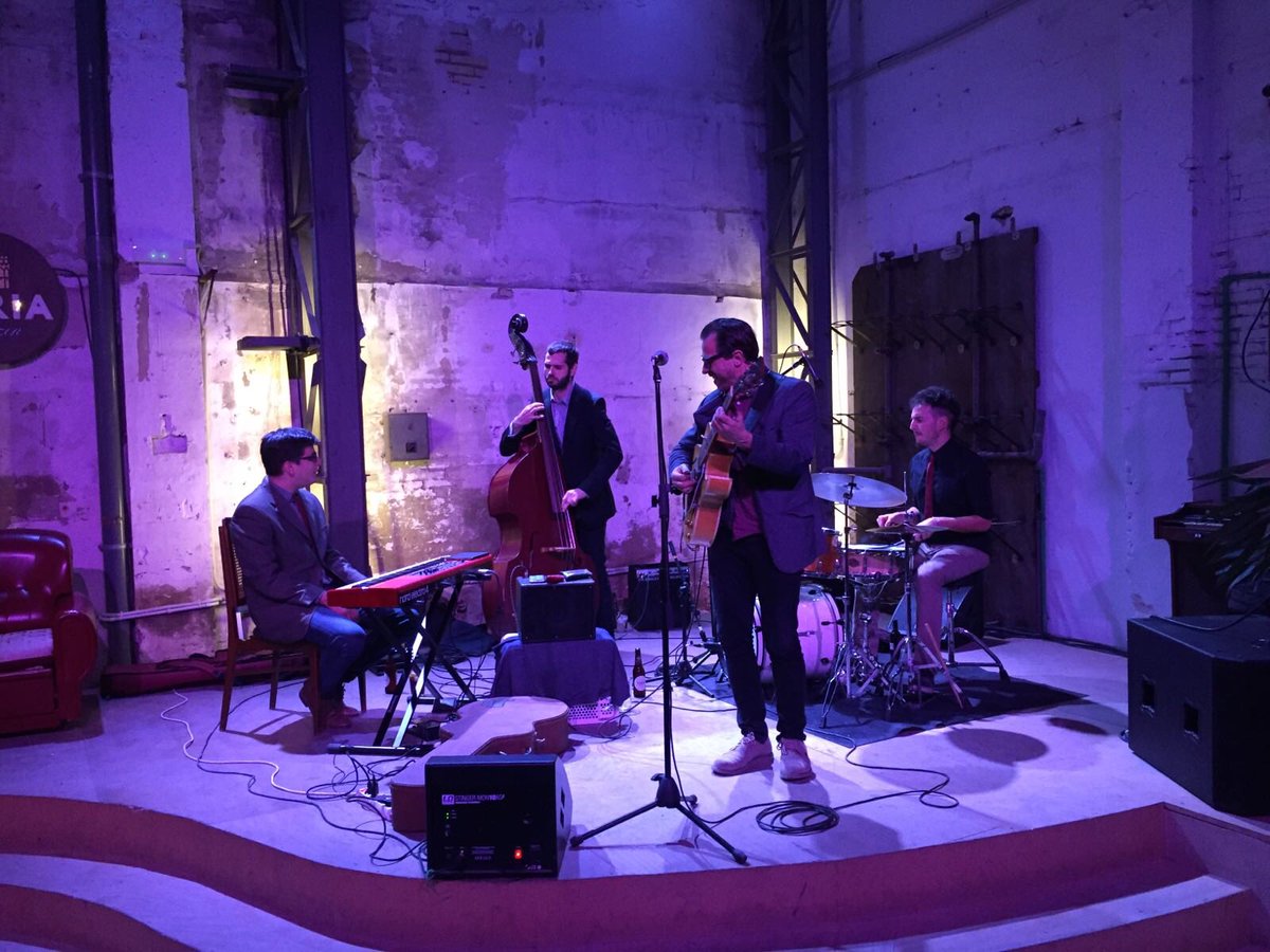 Disfruta del mar y de la mejor música en directo 💥 
〰️ Hoy Dj para darle ritmo al sábado ❣️
〰️ #DiumengesTuria con THE GLOBO COLLECTIVE a la 13h y LONDON BLUES COMPANY a la 19h
〰️ lunes 31 abrimos hasta las 19h 
〰️ El martes 1: SAMUEL VILU a las 13h y ROGELIO a 19h 
¿Te apuntas?