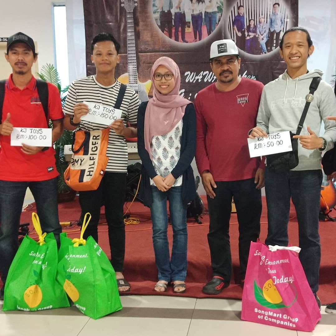 JunctionKluang's tweet photo. Tahniah kepada semua peserta pertandingan ps4, hotwheels dan dart yang berlansung di pasar lambak kluang junction

#pasarlambak
#kluangjunction
#dart
#ps4
#fifa2019
#hotwheels
#servismotorpercuma https://t.co/hxE6qqcXiq