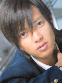 なこ 在 Twitter 上 本人曰くまねしたわけじゃなくたまたまだったらしいイケメンしかやっちゃいけない前髪の真ん中だけ長いやつ T Co Xwyvpc7plf Twitter