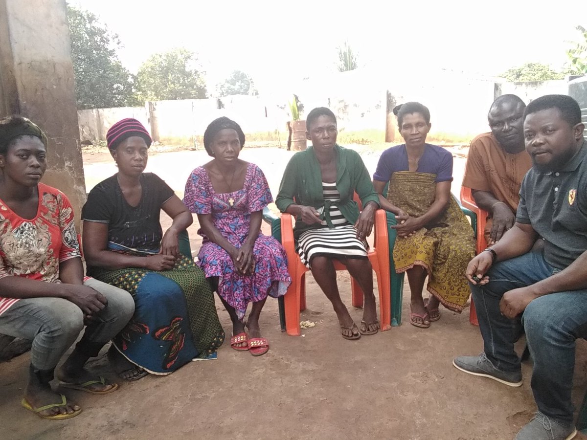 I took pictures with the beneficiaries in the two LG I went to. They seemed genuinely happy. I didn't have plenty money, but I made sure I gave small money to buy a bottle of soft drinks for all of them. The prayer they prayed for me in Igbo would fill a trailer.  #SipInvests