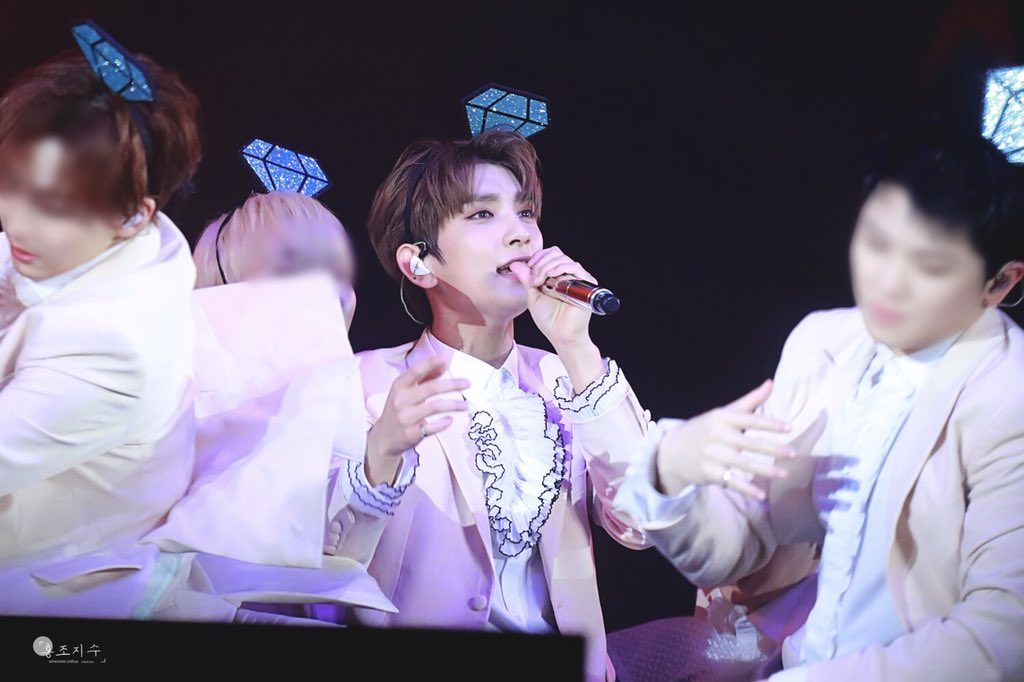 flushjisu's tweet photo. 올해도 너무 고맙고 행복했어❤️❤️❤️
슈아야 생일축하해!

#Happy_SHUA_Day #세븐틴 #SEVENTEEN #JOSHUA https://t.co/kIjzzS8OXN