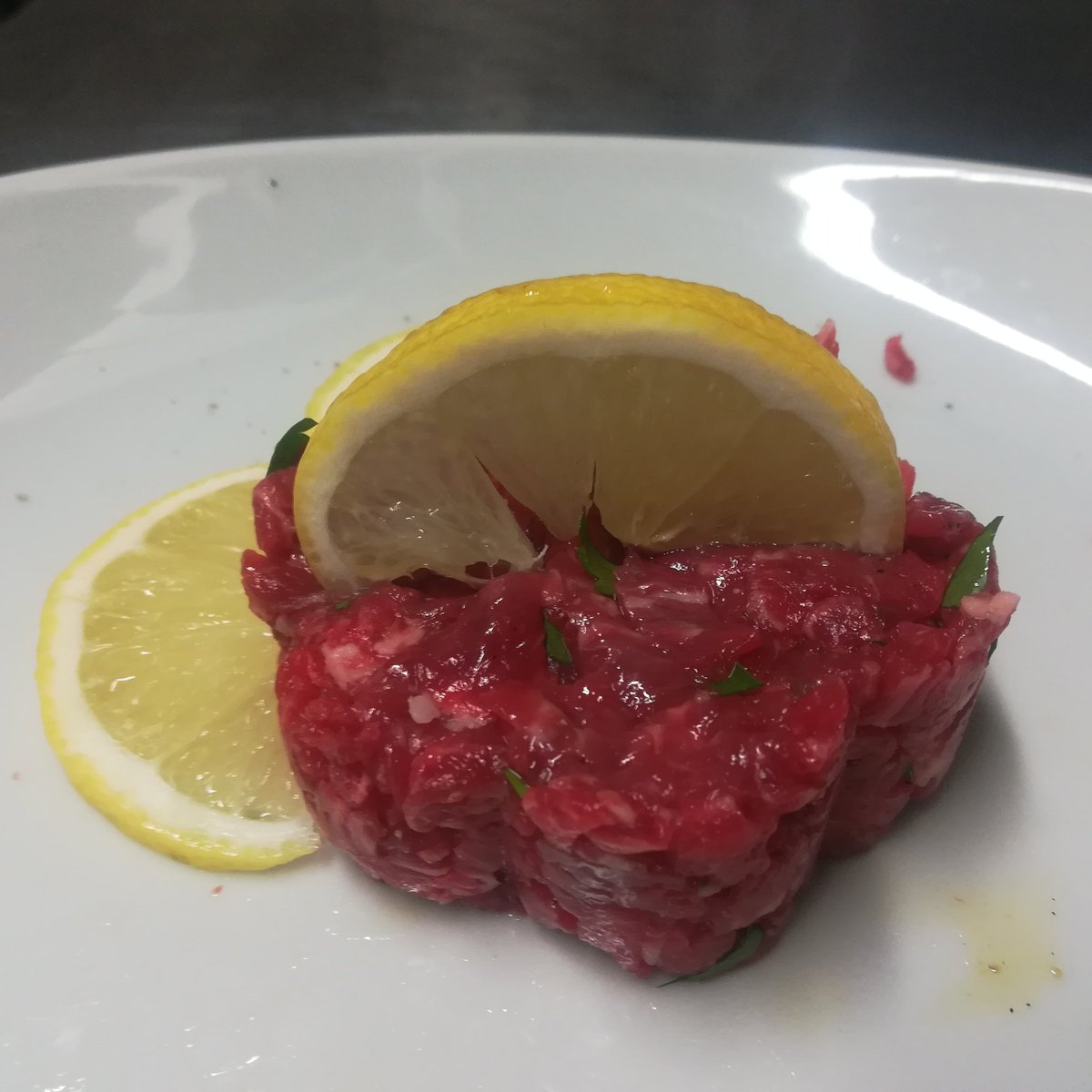 Emanuelepesca's tweet photo. Battuta di carne agli agrumi e zenzero #arsolitoposto #istantmonent #instantchef #istantlove #eat #food likefoorlike #trattoria #turismo #Roma #Valmontone #mangiare https://t.co/fnsvFveXEs