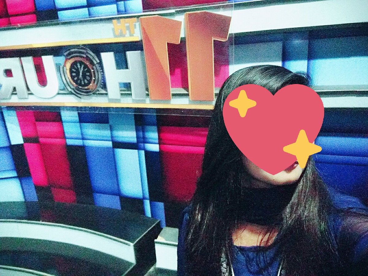 Kinza_Zeshan's tweet photo. So where is WBians?🙈
Look where i am😎
Ur New Host of 11th Hour🙉🙊
#AchaSorry @WaseemBadami 
Dil py na lijiy ga😃
Most Awsome day That was....
Feeling Lucky😊
#ARYStudio
#11thHoure
#Amlucky
#LoveThatDay https://t.co/F9f1Sjy3B7