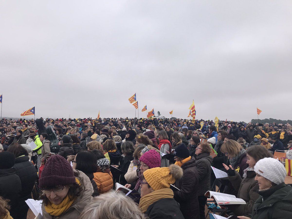 jordisanchezp's tweet photo. Gran Messies de Händel, que escoltem des de la presó! Gràcies per fer de la música, una eina més per guanyar la llibertat i no perdre el somriure ni l'esperança. Llum als ulls i força al brac! #freeTothom #absolució https://t.co/NbaKpHEGWX