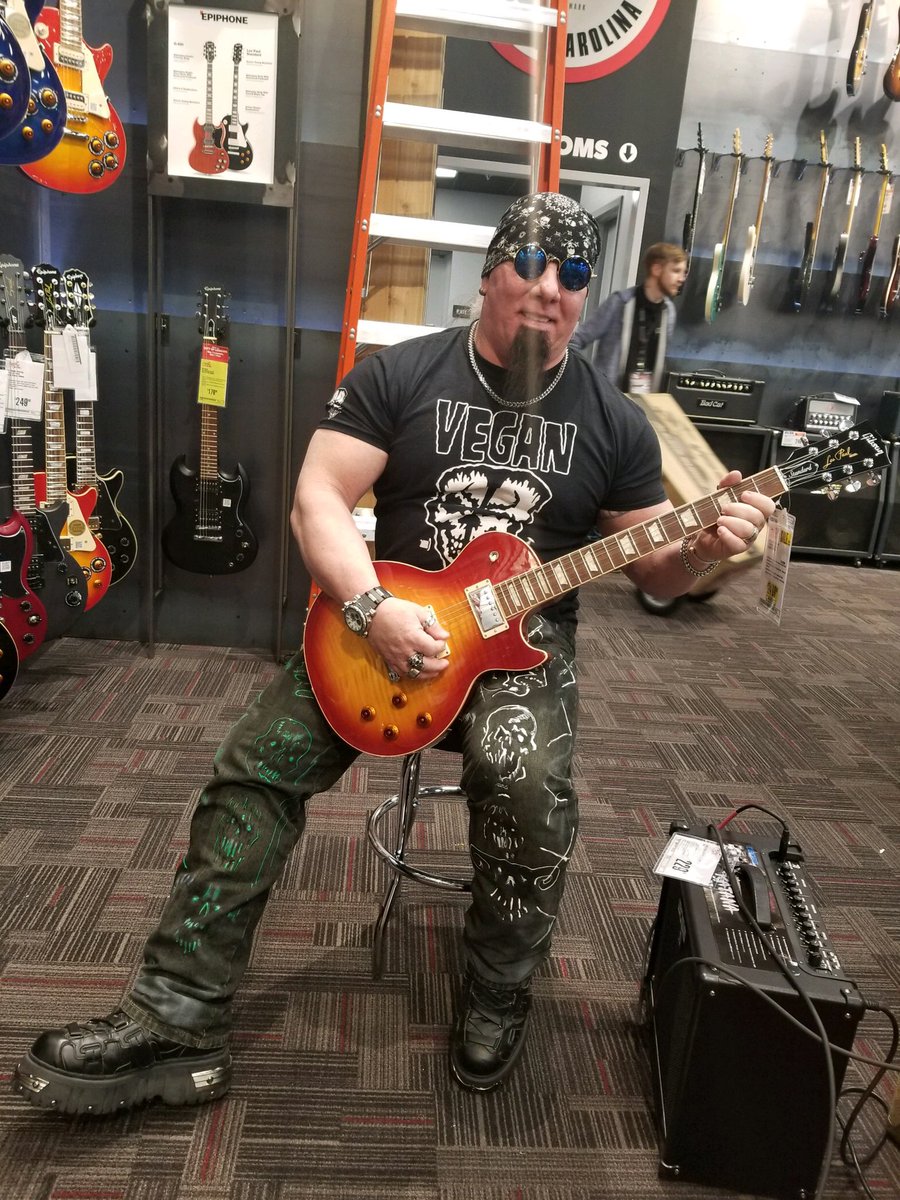 KippAngel's tweet photo. Las Vegas Home #Gibson #GibsonLesPaul #GibsonCustomShop #Vegan #VeganMonster #VeganMuscle #VeganBodybuilding #VeganAsFuck #VeganBeast #HeadRushFX #ChemistryDesignwerks #MarshallAmps #PigHogCables #ImpactPicks #LoveDogs #Twitter #Stringjoy #LasVegas #Family https://t.co/cWN1yfbHK1