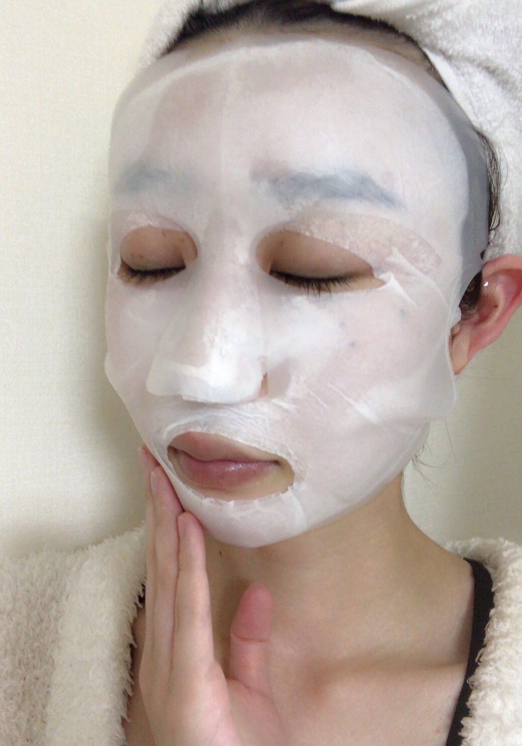 なつみ 美容ブロガー シートマスクの上から ダイソーのシリコンマスクをしてみた 若干きついけど 水分蒸発を防いでくれるし 密着力高くてパックが落っこちてこないから良さげ コットンパックの時も固定してくれて便利そうだな シリコン なつみ 美容ブロガー シートマスクの上から ダイソーのシリコンマスクをしてみた 若干きついけど 水分蒸発を防いでくれるし 密着力高くてパックが落っこちてこないから良さげ コットンパックの時も固定してくれて便利そうだな シリコン
