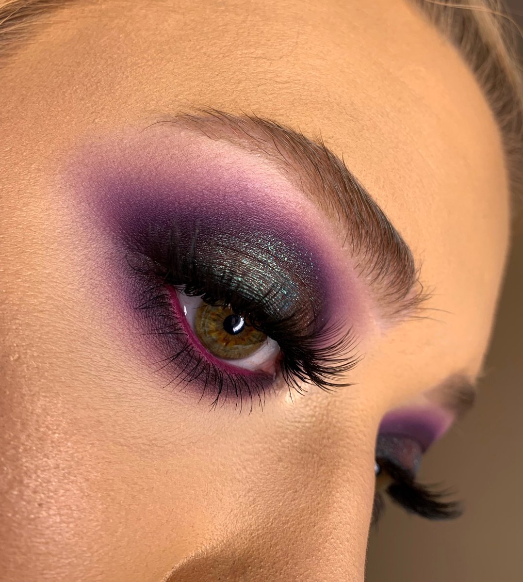 GhostlySpells's tweet image. so can we take a second to talk about the shimmers in the @keilidhmua @SOSU_BySJ palette? deceased 
I used shades Sacrifice, Freedom, Veil, Sin, Chaos and Aura and then Black Heart lashes 🤤🖤