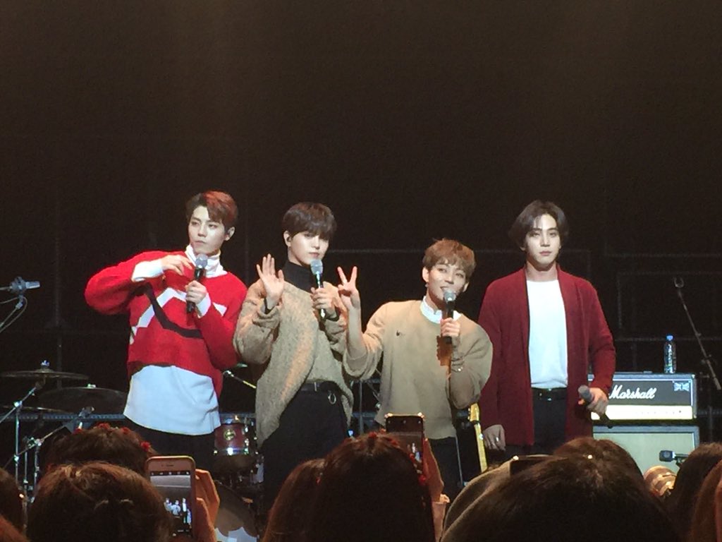 This is too short I miss them already but thank you for an unforgettable night such a nice show to end my 2018 ❤️ hope to see you again in 2019 🌹