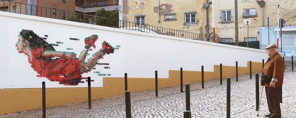 WilkinsonElles's tweet photo. La broderie s'invite dans le street art. Vila Franca de Xira au Portugal accueille ce nouvel art sur l'un de ses murs initié par l'artiste française Anna Martins a.k.a. Aheneah.
 #streetart
https://t.co/smDBql71FY" https://t.co/3m1FQkpkQC