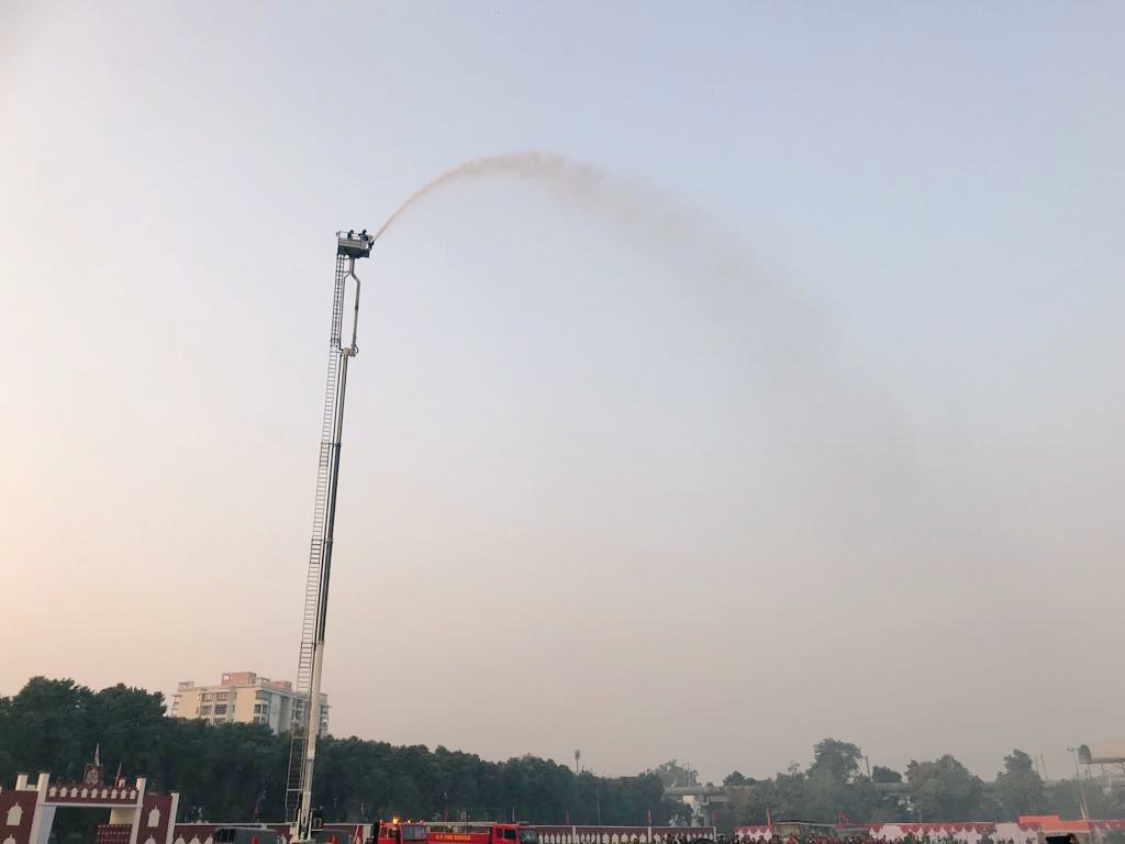 Uppolice's tweet photo. 'Fire Display' at Reserve Police Lines, Lucknow.
#UPPolice
#UPPoliceWeek18 https://t.co/A6Fdue0ftA