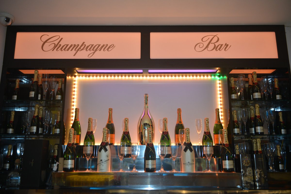 Royale_01's tweet photo. **2 days away from 2019**... Have you booked your tickets for the NYE Dinner &amp; Dance with us? It's going to be one of the best events held by @Royale_01 this year! Don't miss your chance, call us now on 01902 452828
#party #NYE2019 #wolverhampton #followus https://t.co/xwtDtgIp1U