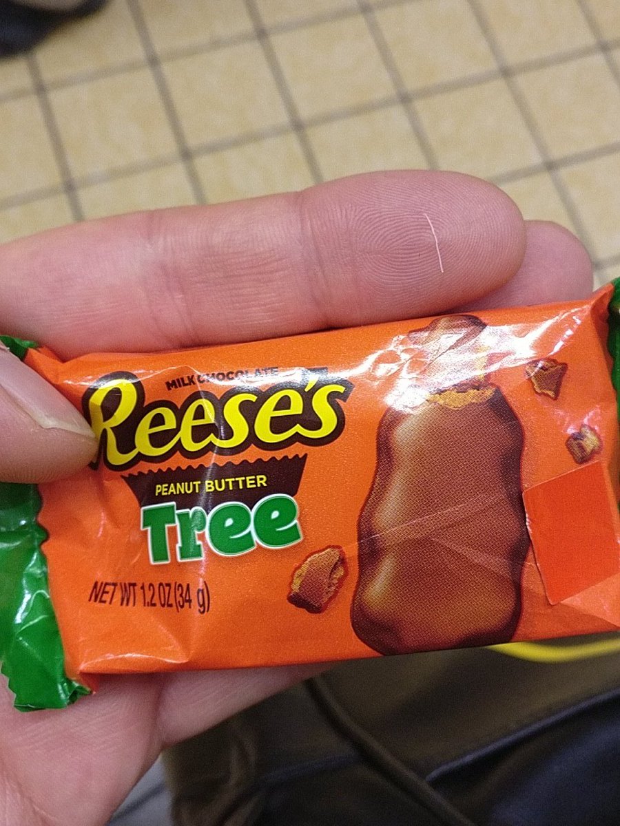 MattRBennion's tweet photo. @reeses I've just had one of your peanut butter tree's and found a piece of plastic in it 🤢 https://t.co/5s8HZ85ODY