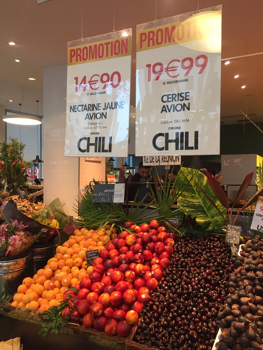 RimaTarabay's tweet photo. #fraise #litchi #nectarine #cerise #pêche #meloncharentais #Chili #Madagascar #Senegal #iledelareunion Rappel: ns sommes en hiver! Qd est ce que les #Gouv comprendront que cela aussi contribue au #réchauffement #climatique au nom de quoi on a le droit de détruire notre #planète? https://t.co/K9XWiqYSEb