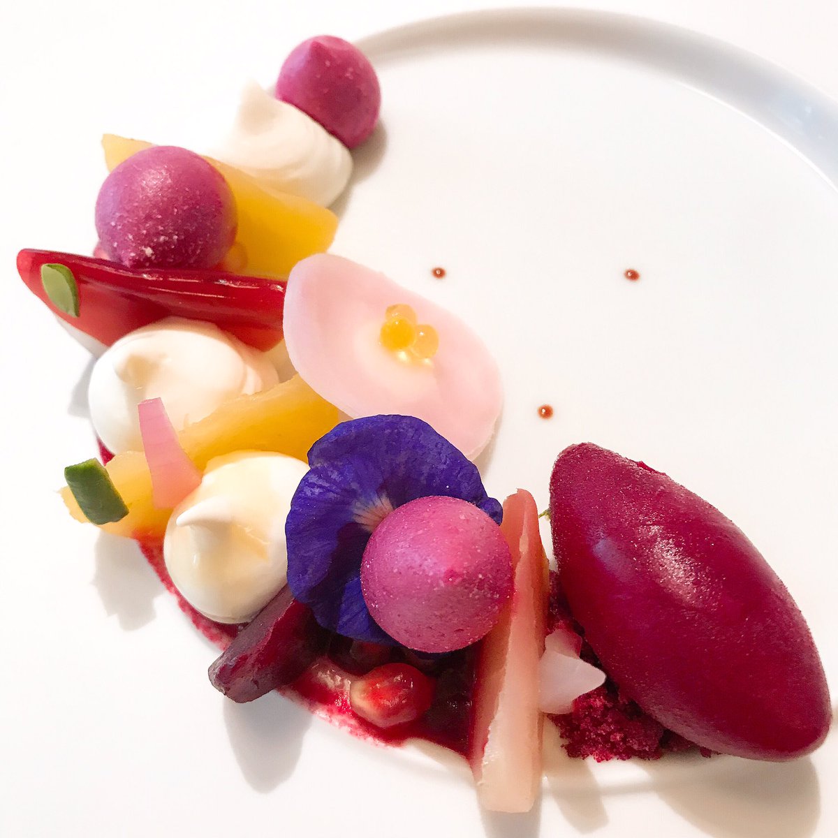 AlluringCombine's tweet photo. Heirloom Beetroot Variation.
(Baked beetroot, Artigliana and worh honey).
I love French cuisines as they combine your dishes with beautiful flowers. https://t.co/0w0hqJr12x