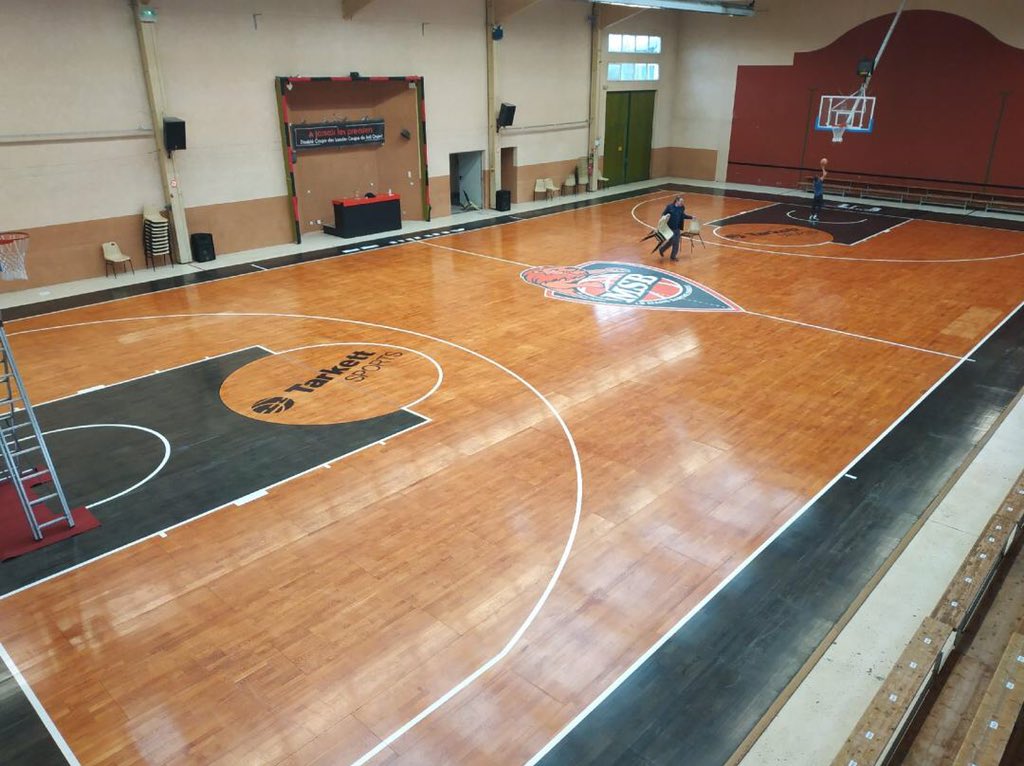 Notre ancien parquet a trouvé sa place à Gamarde les Bains ! 😋 C’est désormais le club de l’Union Dax Gamarde qui a le plaisir de jouer dessus, l’une des meilleurs équipes de NM2 👀