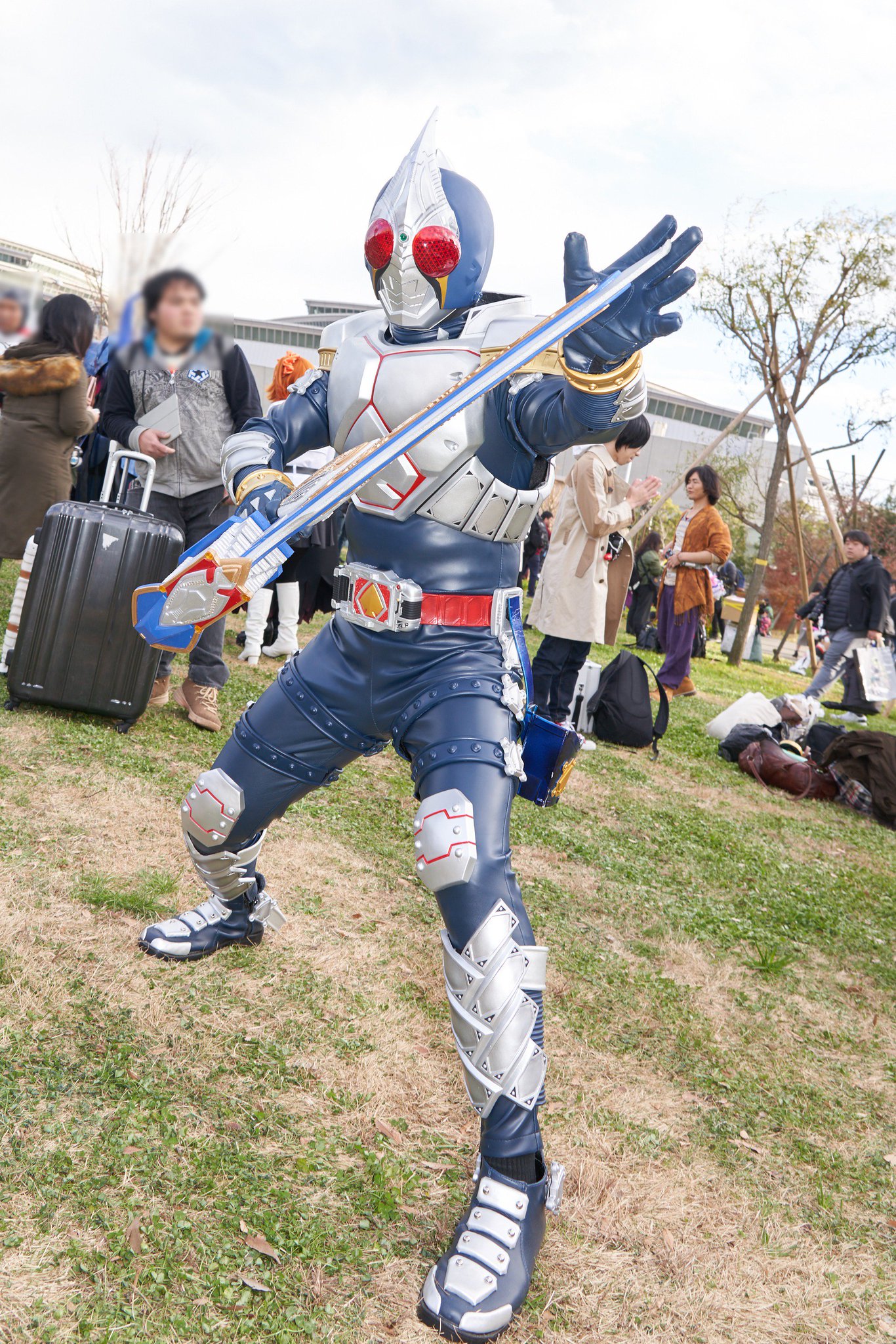 美品 仮面ライダーブレイド（剣骑）　コスプレ用マスク 仮面ライダーブレイド（剣骑） コスプレ用マスク 塗装完成品 仮面