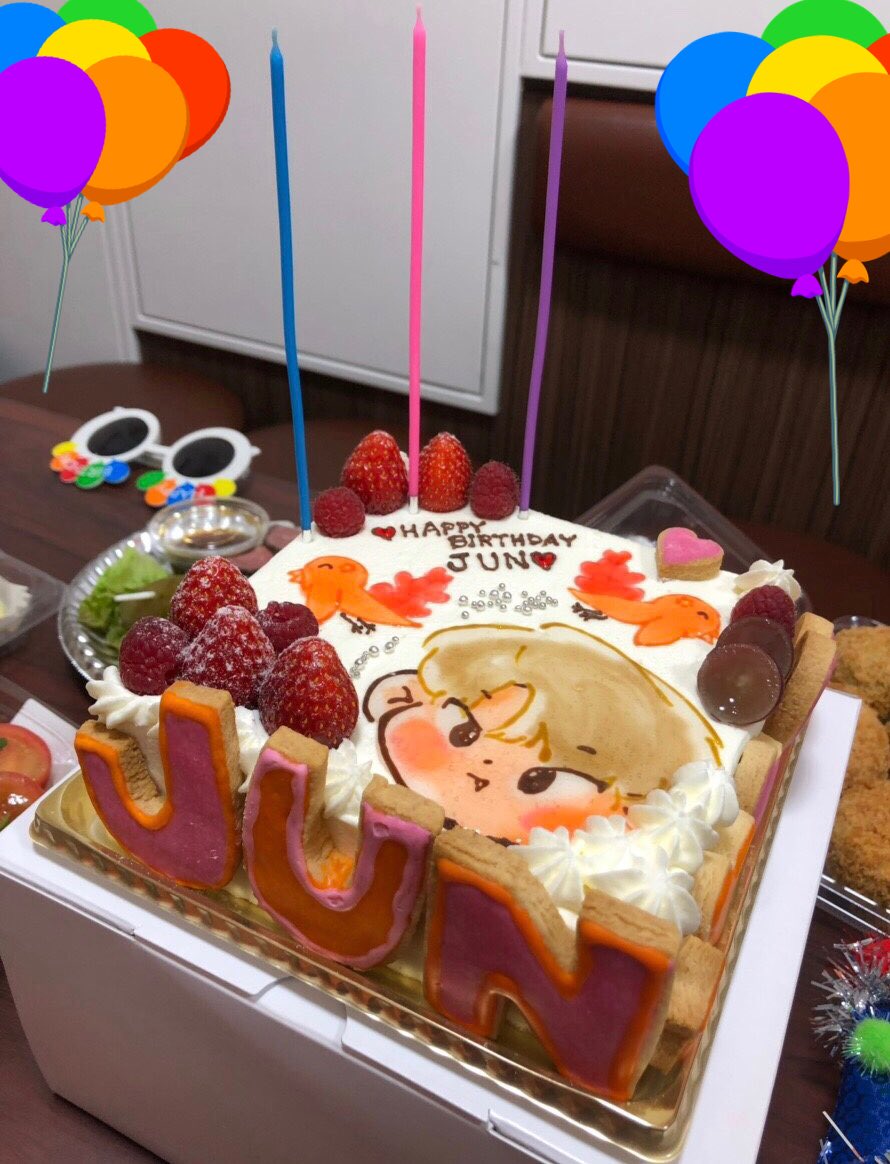 leon072699's tweet photo. 🎂はあめちゃんがマスタニムに相談してくれたみたいで、その他のデザインは皆で考えてくれたみたい🙈
アイシングクッキーはアイリーン手伝り💓💓💓💓
なんて可愛い🎂なの～😭
ありがとう✨✨

@2p_woojin 

ขอบคุณสำหรับรูปนะคะ✨✨ https://t.co/jsMWJIIPM7