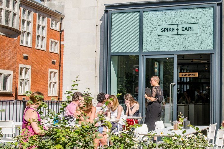 The open plan café/ restaurant benefits from high ceilings, large windows and double aspect. A small kitchen is already installed and the unit has been recently refurbished to a very high quality. #PeckhamRoad #Restaurant #Cafe #SE5 #Retail 🍴 🍷 ☕️