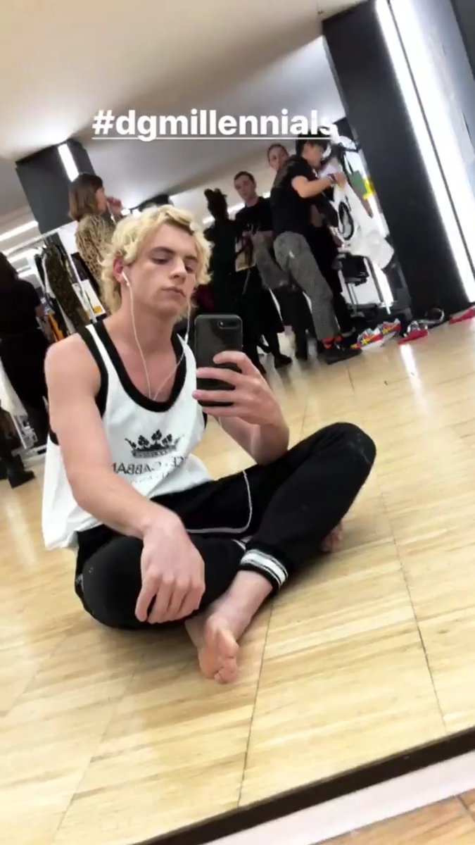 TDE_Daily's tweet photo. HAPPY BIRTHDAY @RossLynch !!! We hope you're having fun in Vegas❤️ We're so grateful for everything you do for us, so, we just hope you have the best of days💛 we love you💛💛💛 
#HappyBirthdayRoss
#HappyBirthdayRossLynch https://t.co/0hfQ0h60KZ
