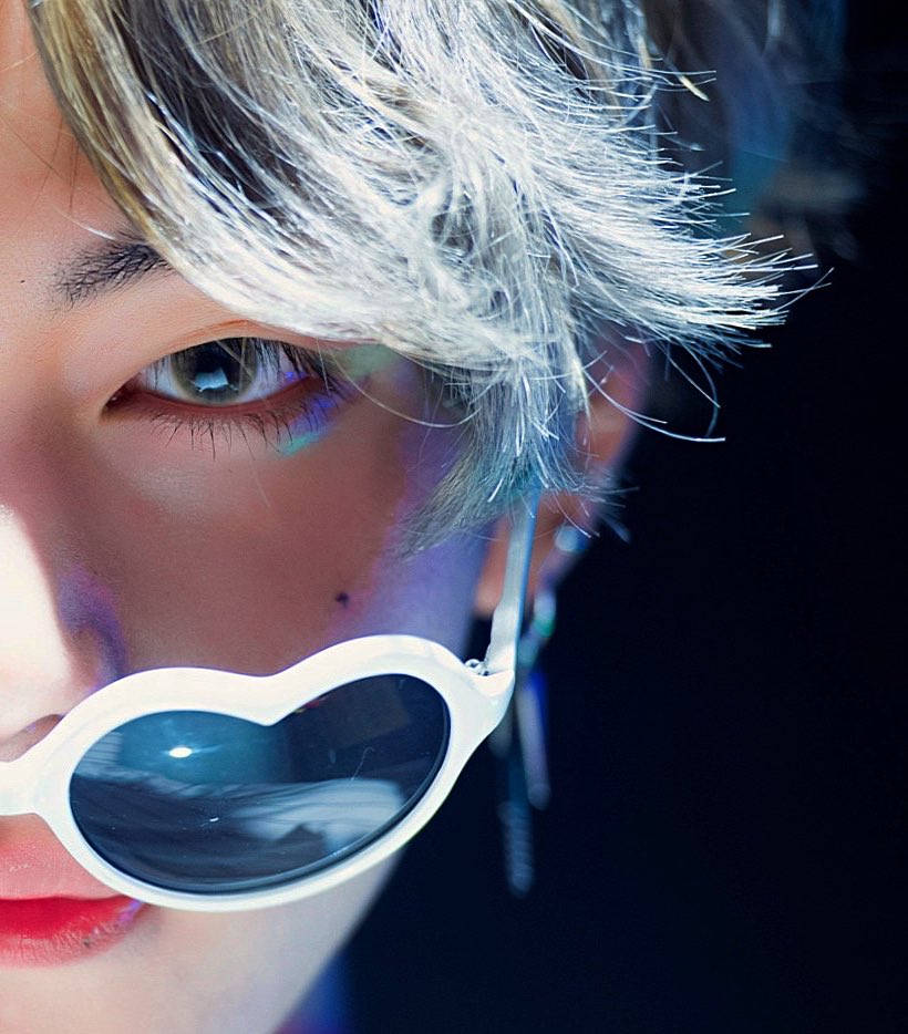 btstills's tweet photo. #SingulariTaeDay #WE_PURPLE_V https://t.co/3XH9mRTkbG