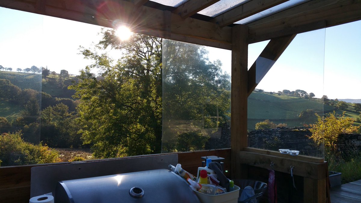 Cancellation = late availability for New Year! 3 nights £375, 4th free! Outdoor kitchen, luxury interior. #glamping #getoutside #Snowdonia